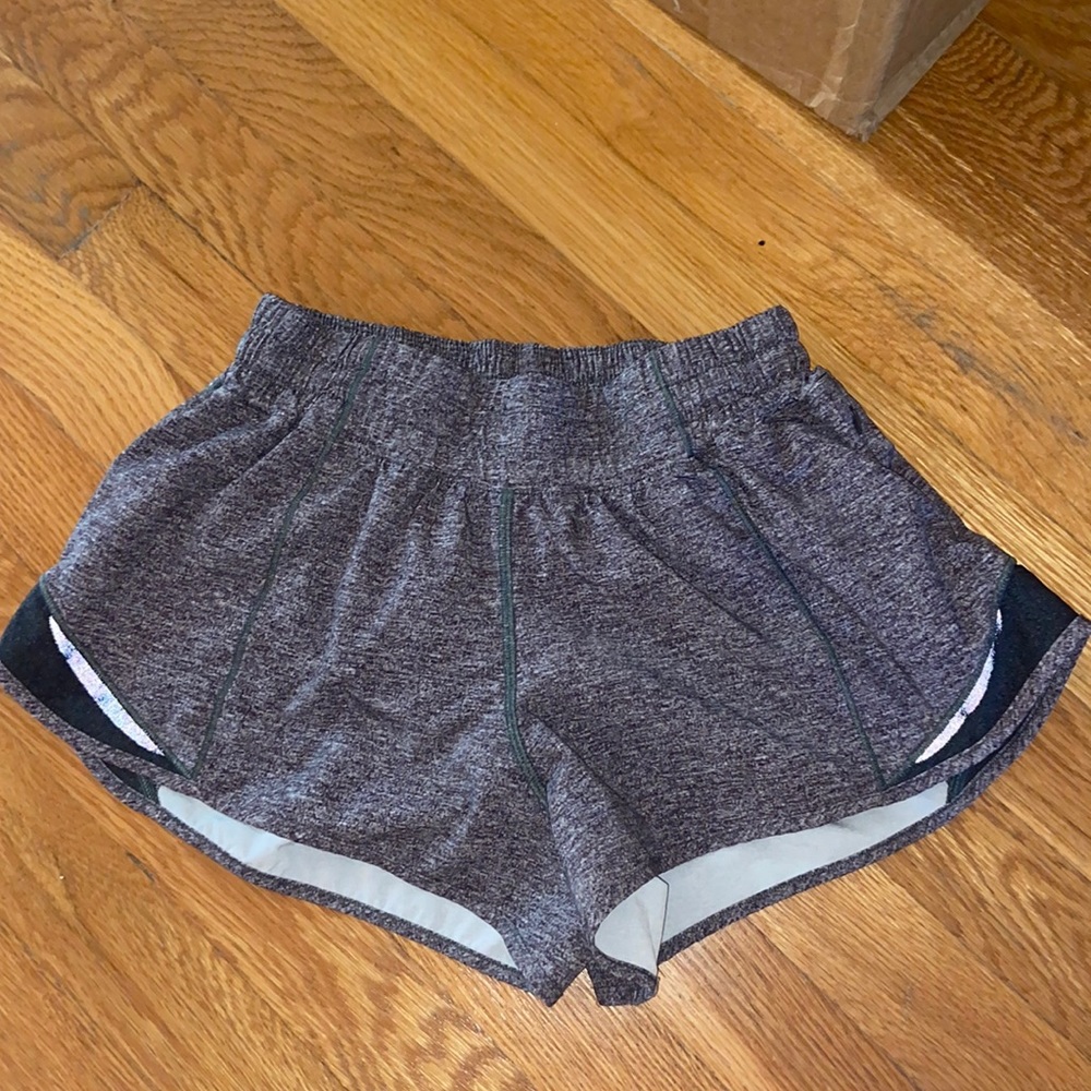 Lululemon Hotty Hot 2.5” short